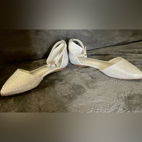 DREAM PAIRS SILVER FLATS WITH ANKLE STRAP - Picture 9 of 14